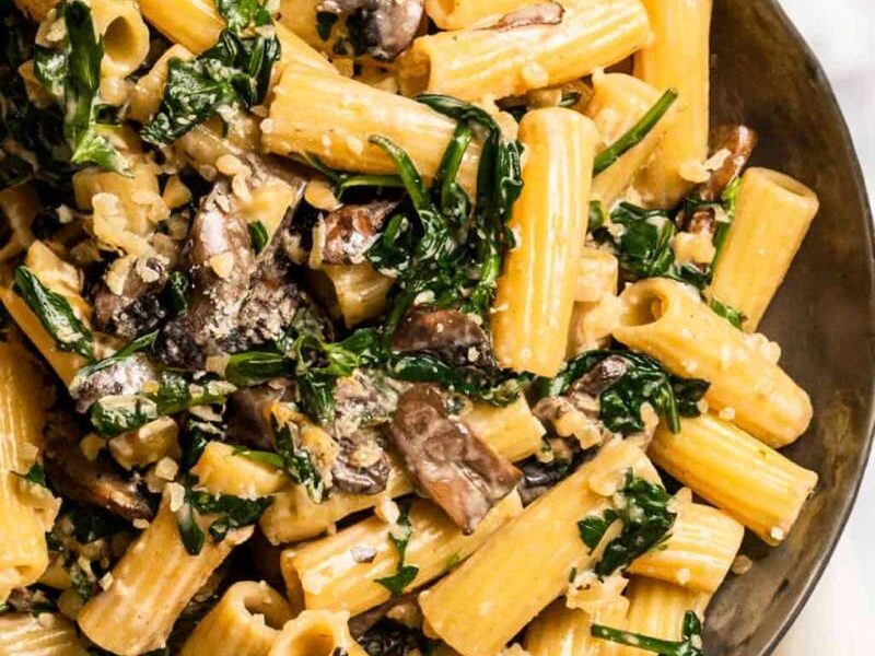 30-minute easy & delicious parmesan mushroom spinach pasta recipe