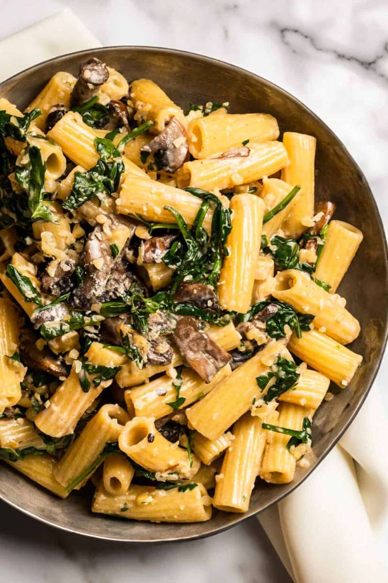 30-minute easy & delicious parmesan mushroom spinach pasta recipe