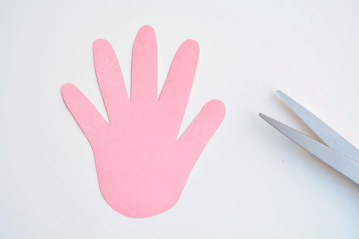 Making-bunnies-with-paper-handprints-5