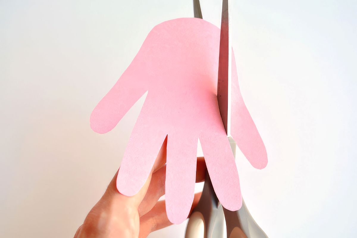 Making-bunnies-with-paper-handprints-6