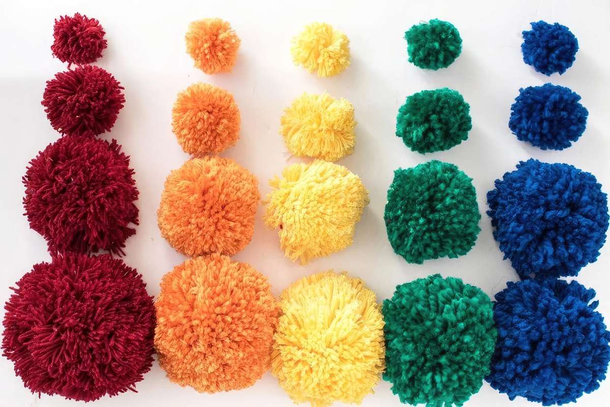 crafting-a-diy-pom-pom-rug-3