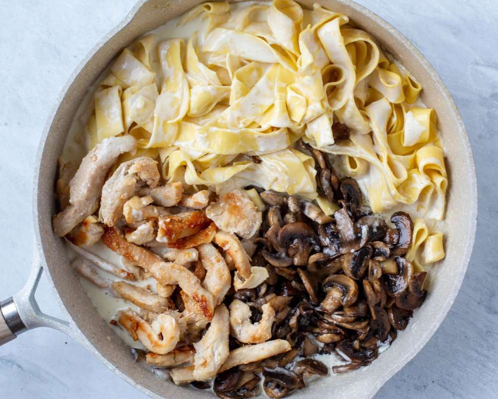 easy-and-delicious-chicken-mushroom-fettuccine-alfredo-recipe-5