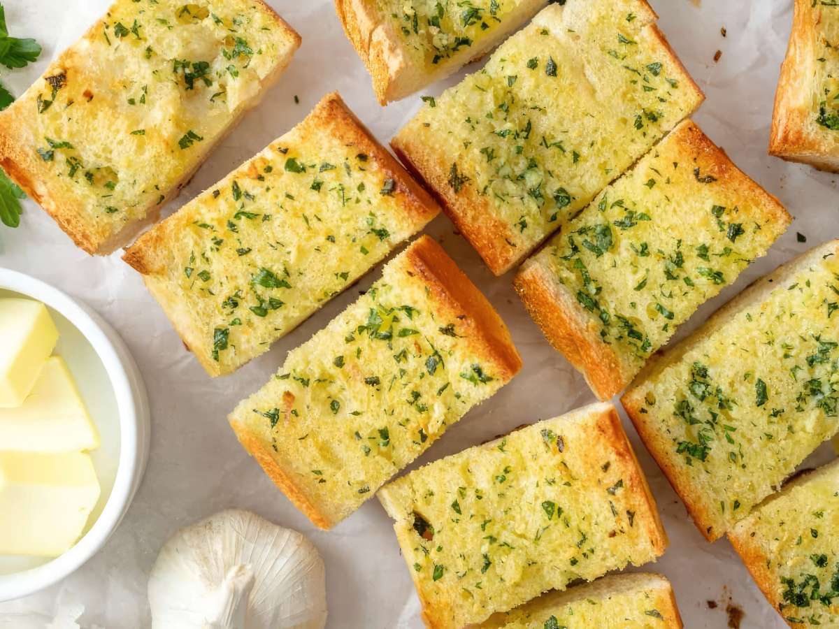 Easy and delicious garlic bread recipe