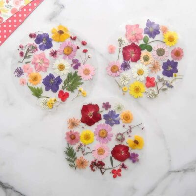 easy-to-make-diy-pressed-flower-suncatchers-9