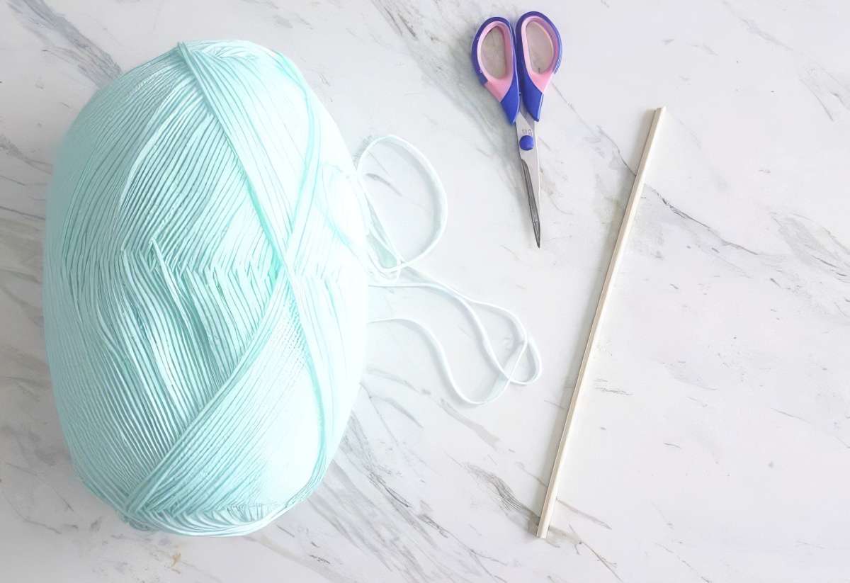 Make an easy diy boho hanging with yarn