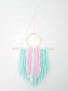 make-an-easy-diy-boho-hanging-with-yarn-7