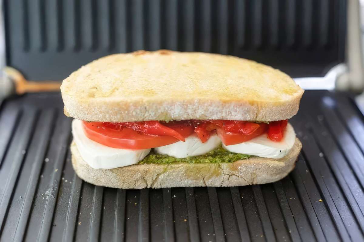 simple-recipe-to-cook-a-mozzarella-grilled-cheese-sandwich-7