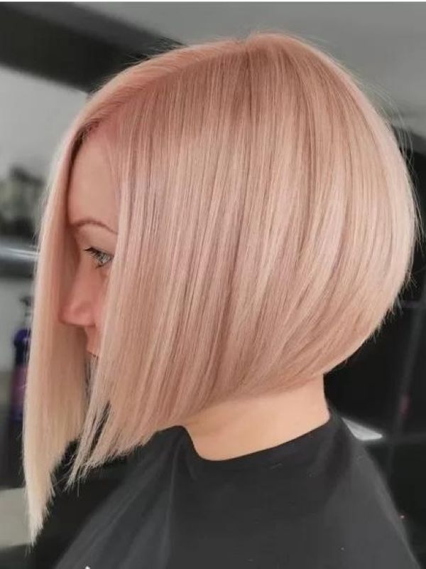 Straight mid-length sleek hair with center part, professional business hairstyle for women office look