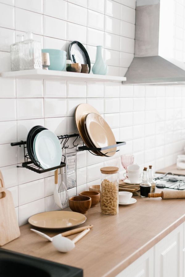 Clean vertical rail setup for small kitchens