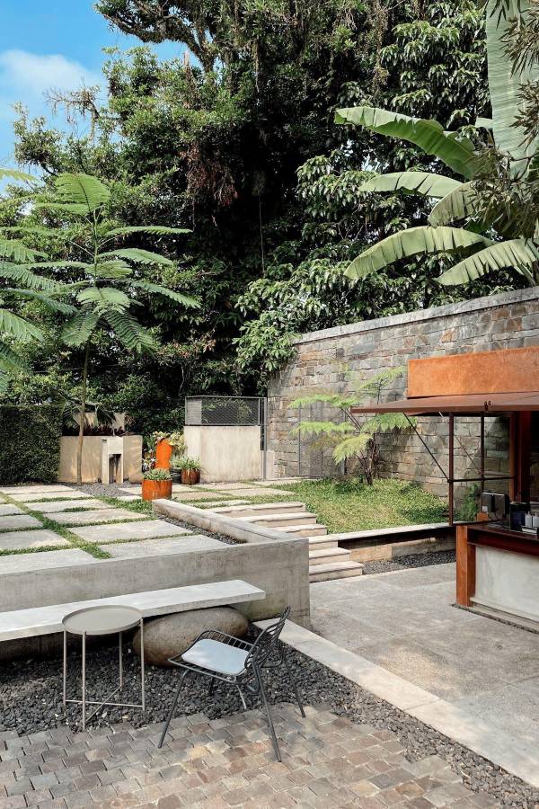 Concrete pathway black backyard design