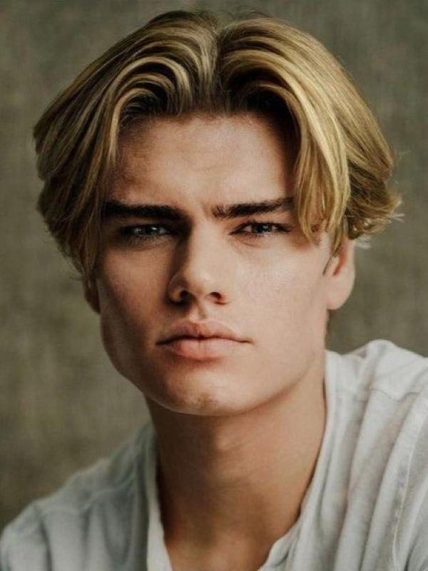 Curtain shape for medium men length hair straight hair middle part soft layers face framing